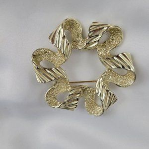 Sarah Coventry Vintage Round Brooch